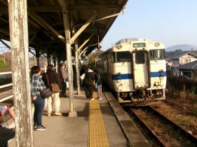 ■100_2348 原田駅の出発風景.JPG